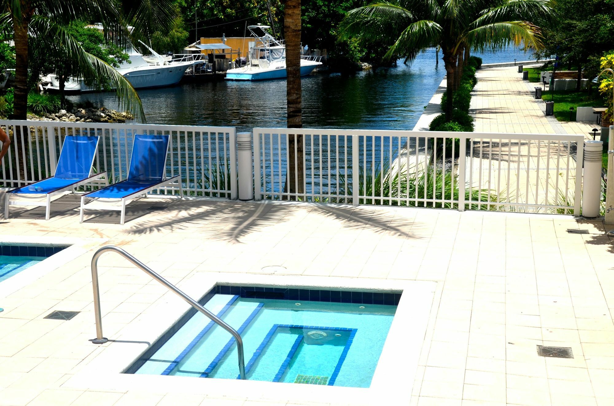 Riviera Luxury Living At River Oaks Marina And Tower Miami Exteriör bild