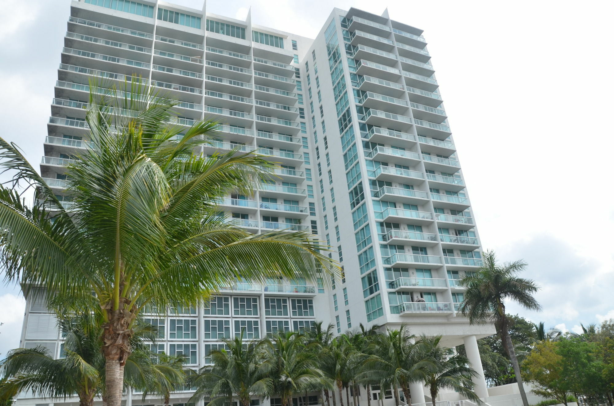 Riviera Luxury Living At River Oaks Marina And Tower Miami Exteriör bild