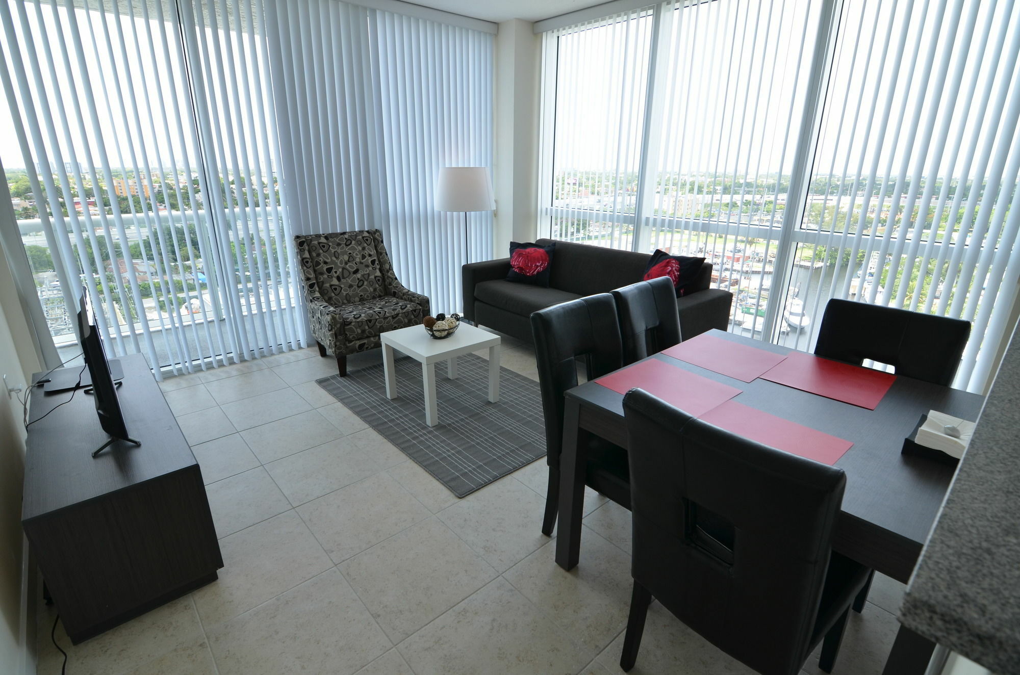 Riviera Luxury Living At River Oaks Marina And Tower Miami Exteriör bild